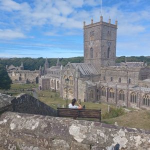 Pic of St David's cathedral 